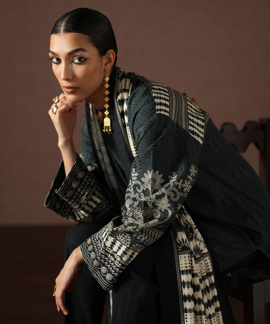 Sapphire Printed Light Khaddar Unstitched 3Pc Suit 03PDY25V928B