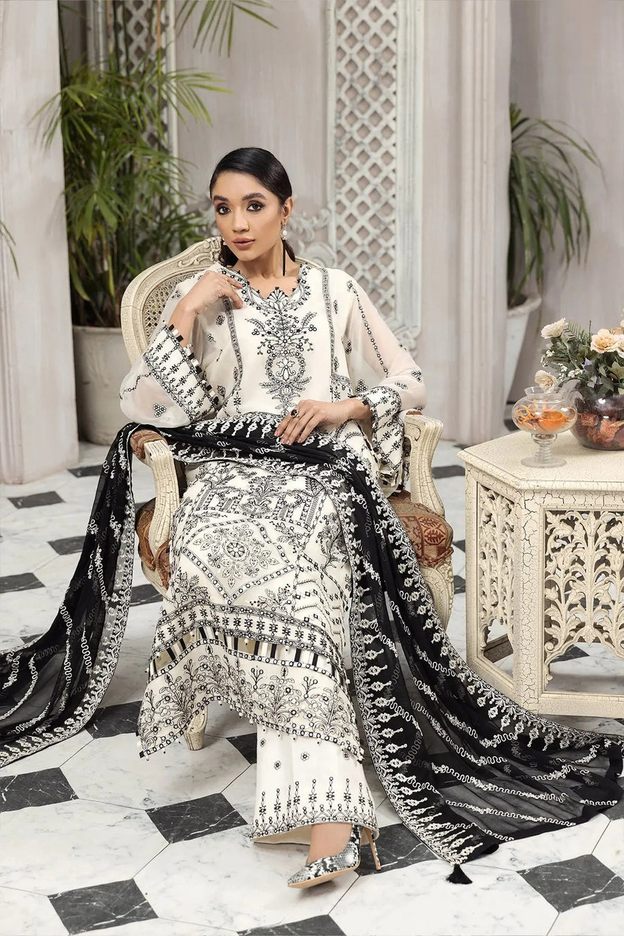 Alizeh Fashion Ik Dastaan Embroidered Chiffon 3Pc Suit D-04 PASBAAN