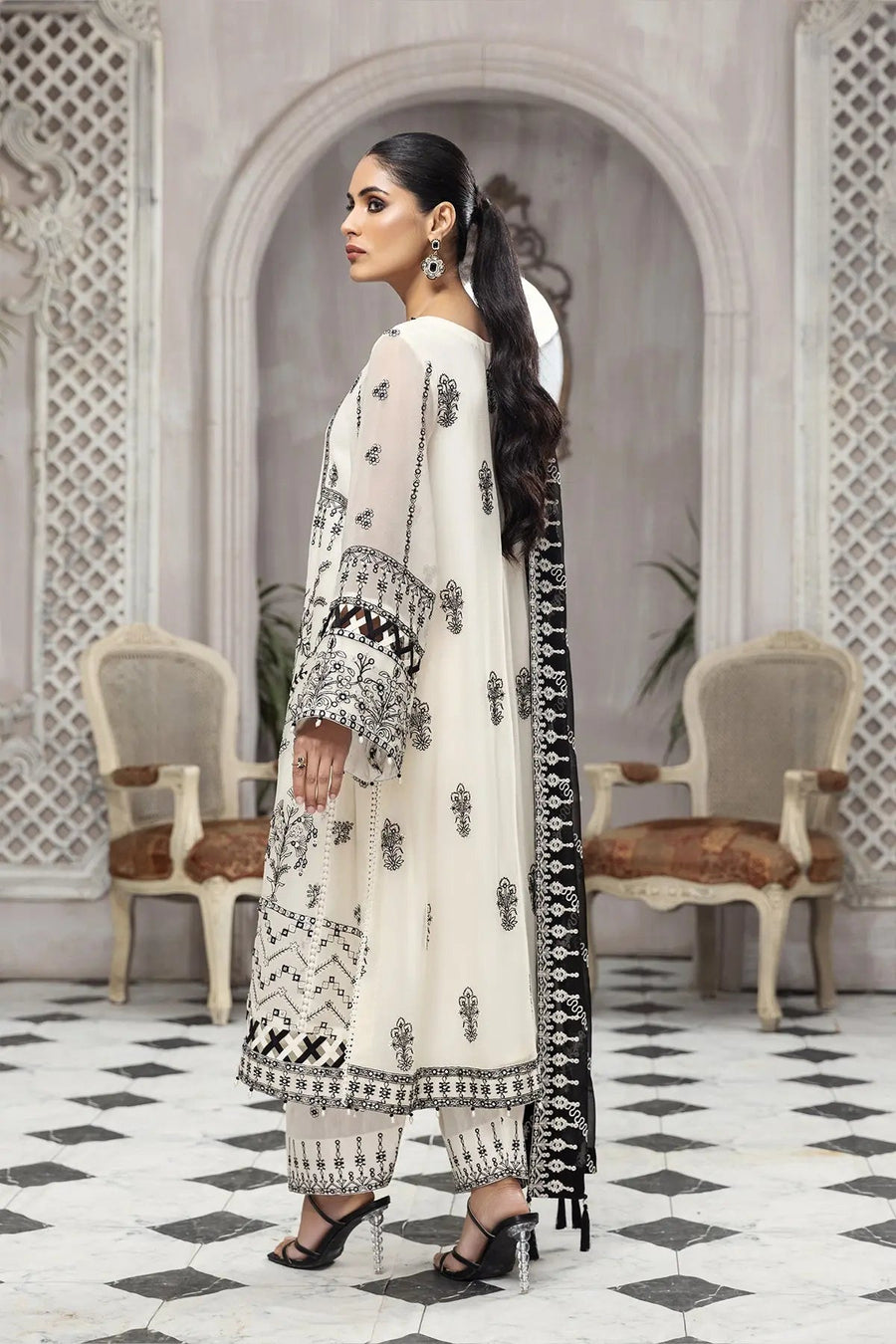 Alizeh Fashion Ik Dastaan Embroidered Chiffon 3Pc Suit D-04 PASBAAN