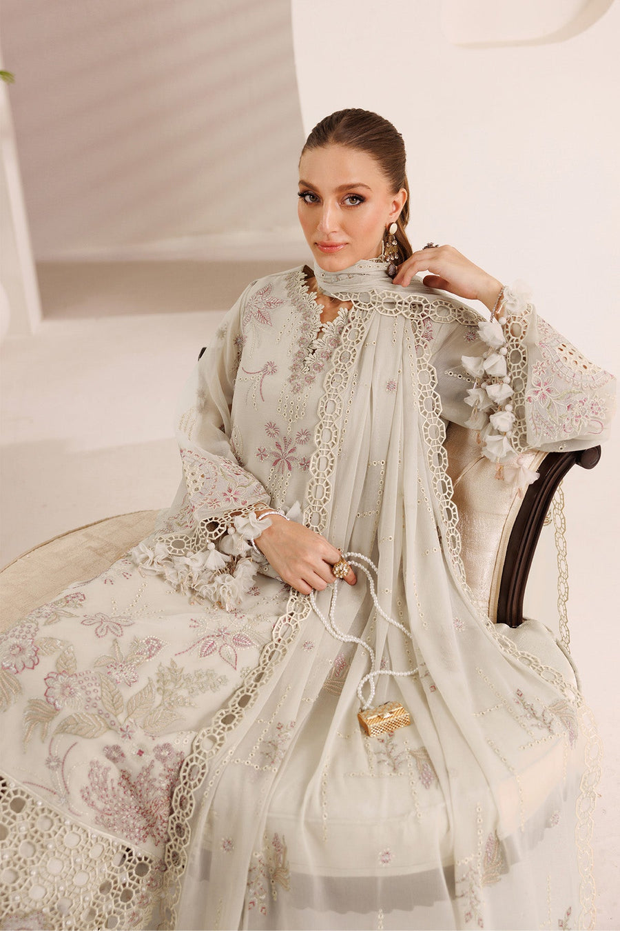 Alizeh Dhaagay Embroidered Chiffon Unstitched 3Pc Suit AF-DHG-5033-Raviyah