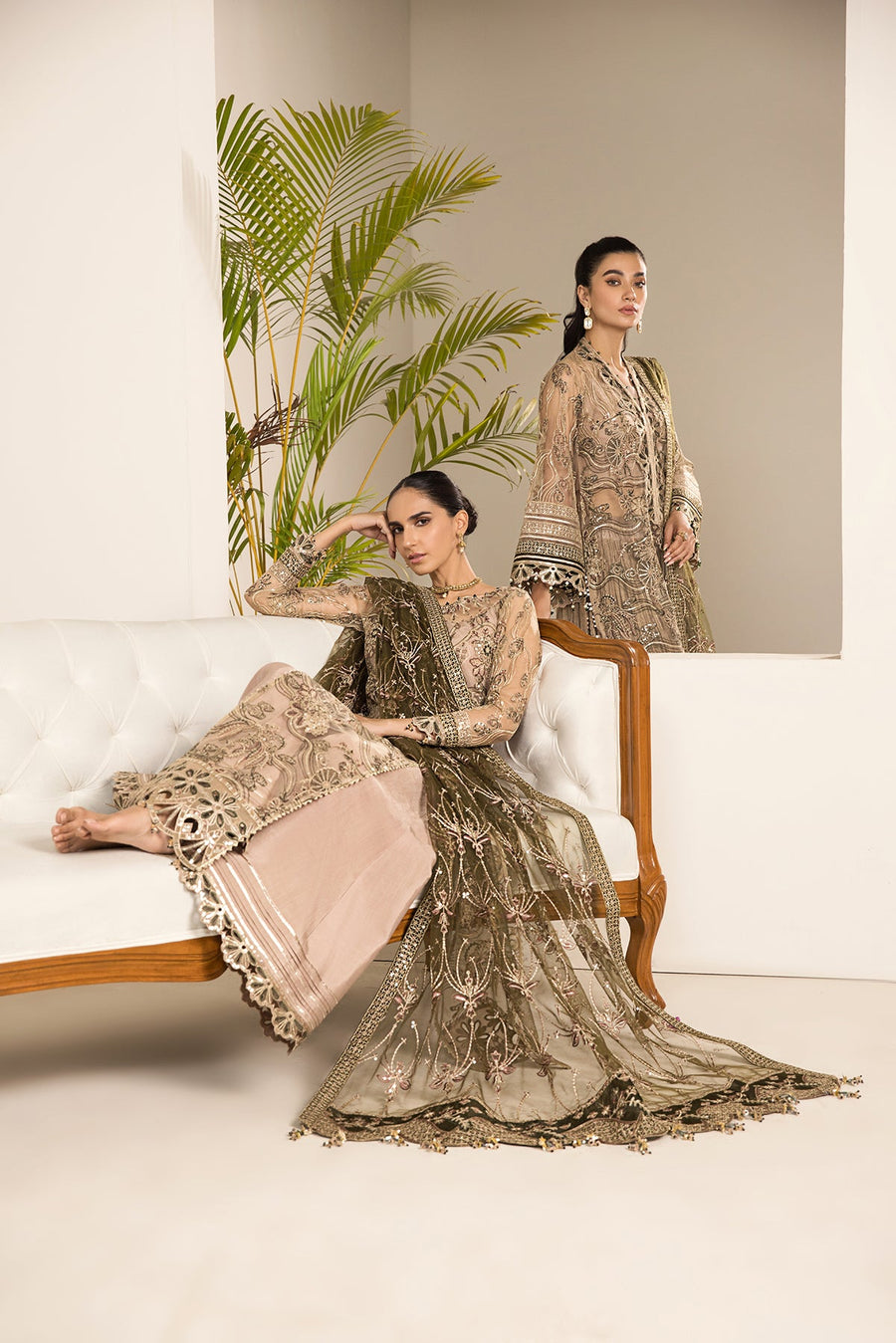 Alizeh Fashion Lamhay Festive Embroidered NEt 3Pc Suit V15D02 - Emhal