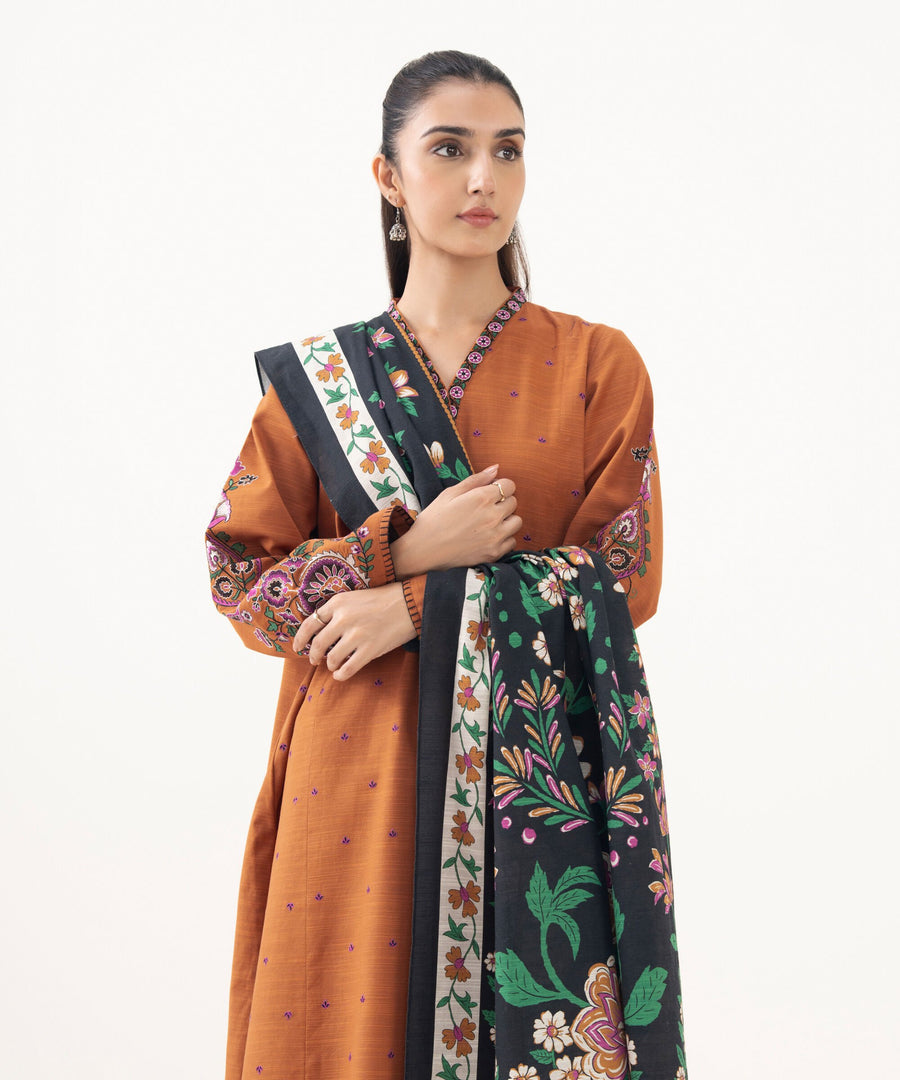 Sapphire Embroidered Khaddar Unstitched 3Pc Suit 0PEDY25V910B