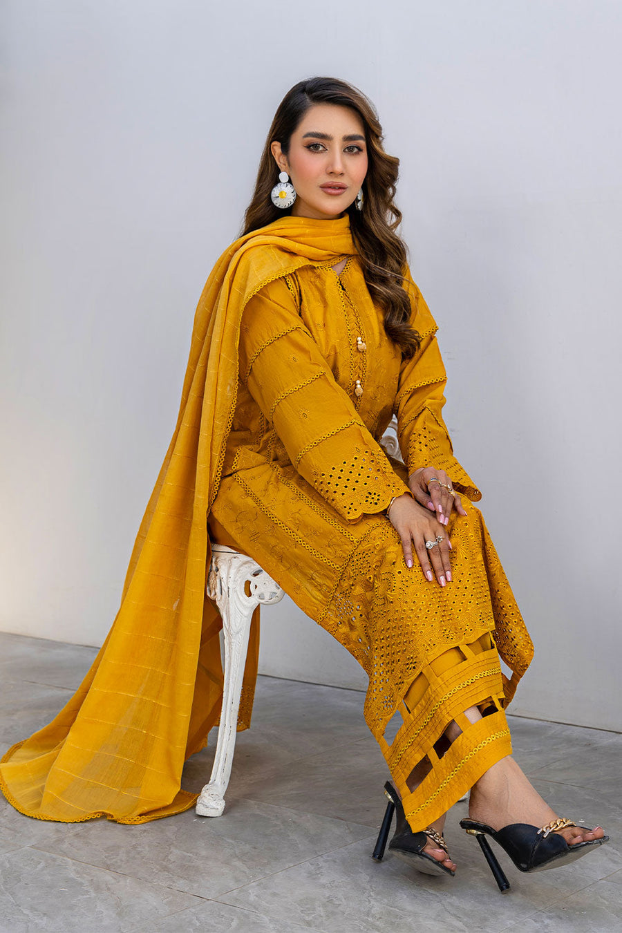 Safwa Virtue Premium Embroidered Lawn Unstitched 3Pc Suit VSC-02