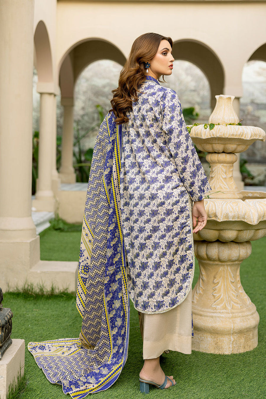 Safwa Praha Vol-01 Fine Digital Printed Lawn Unstitched 3Pc Suit SPH-05