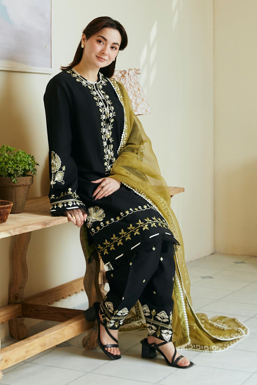 Coco by Zara Shahjahan Embroidered Lawn Unstitched 3Pc Suit D-01B ARZOO