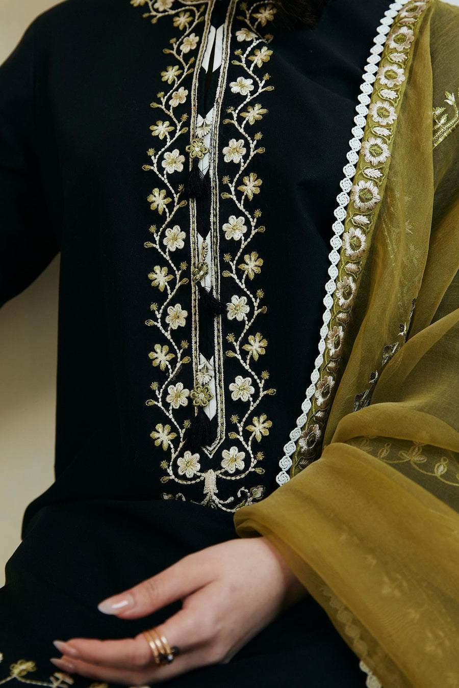 Coco by Zara Shahjahan Embroidered Lawn Unstitched 3Pc Suit D-01B ARZOO
