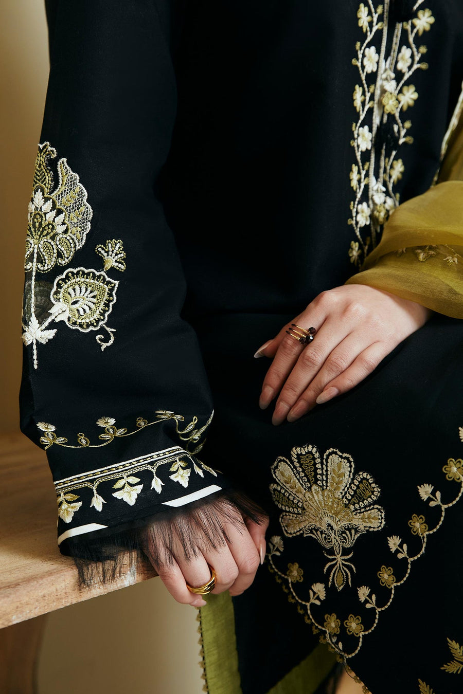 Coco by Zara Shahjahan Embroidered Lawn Unstitched 3Pc Suit D-01B ARZOO