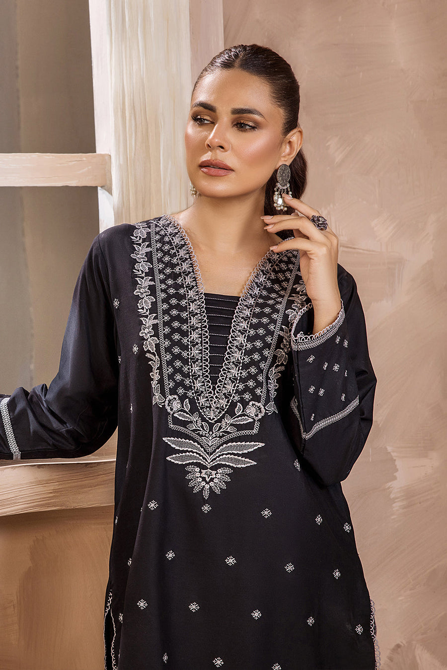 Safwa Embroidered Lawn Pret 2Pc Suit ( Shirt / Trouser ) P000521