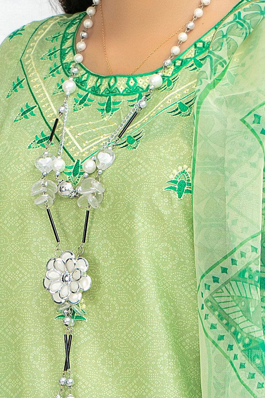 Safwa Embroidered Lawn Pret 3Pc Suit 3P-EMB-120