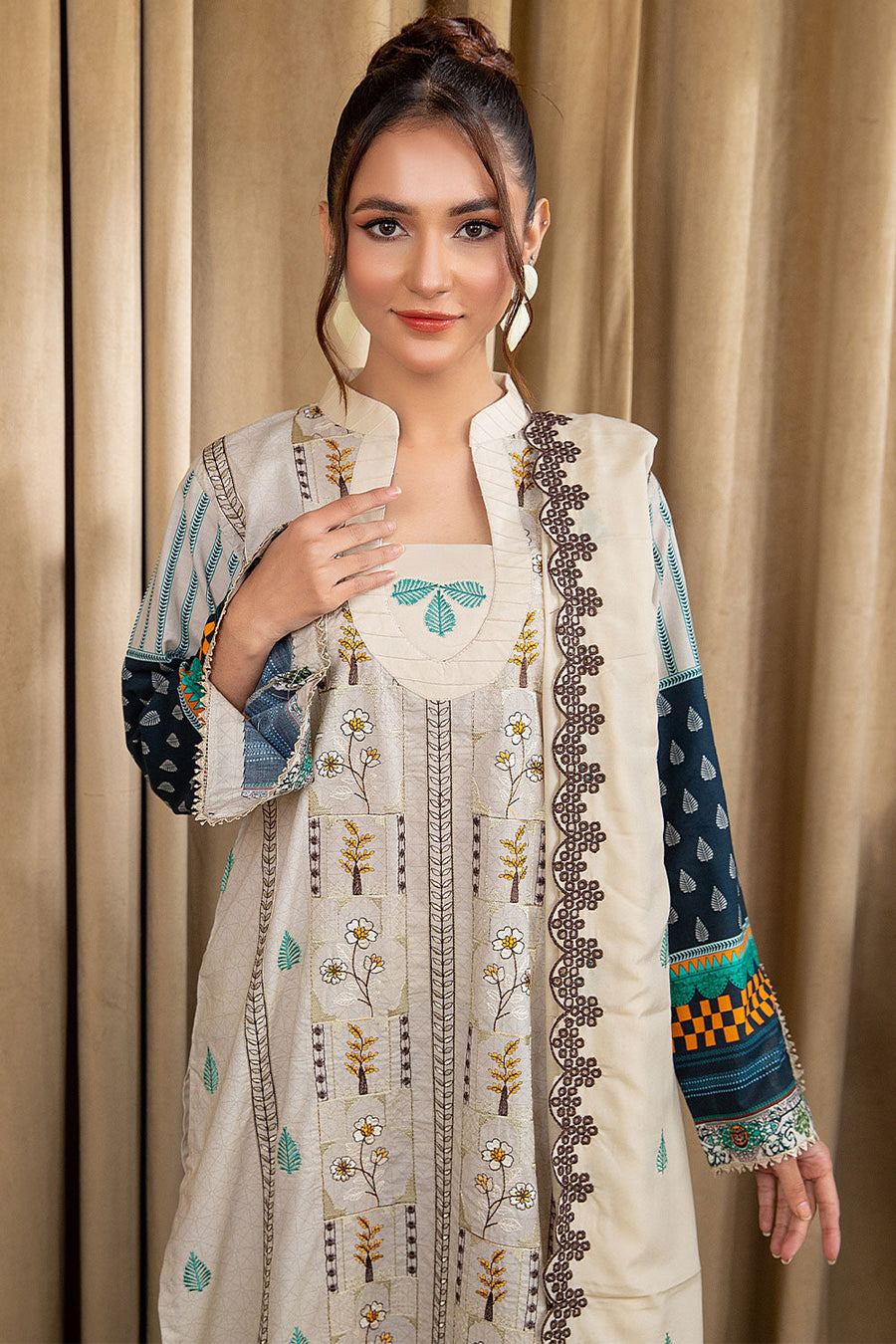 Safwa Bliss Embroidered Lawn Unstitched 3Pc Suit SBL-10
