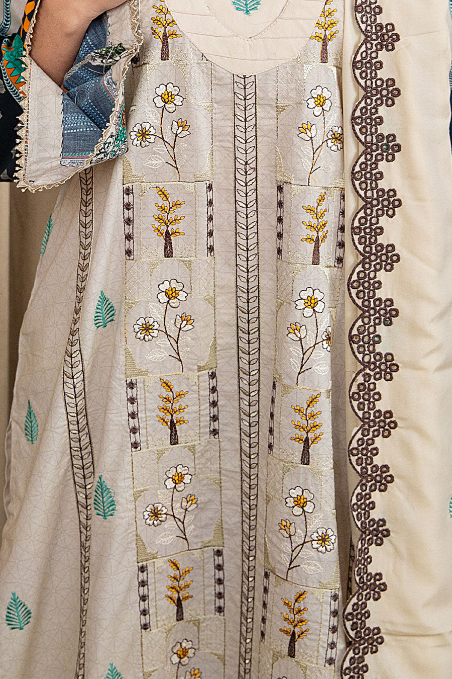 Safwa Bliss Embroidered Lawn Unstitched 3Pc Suit SBL-10