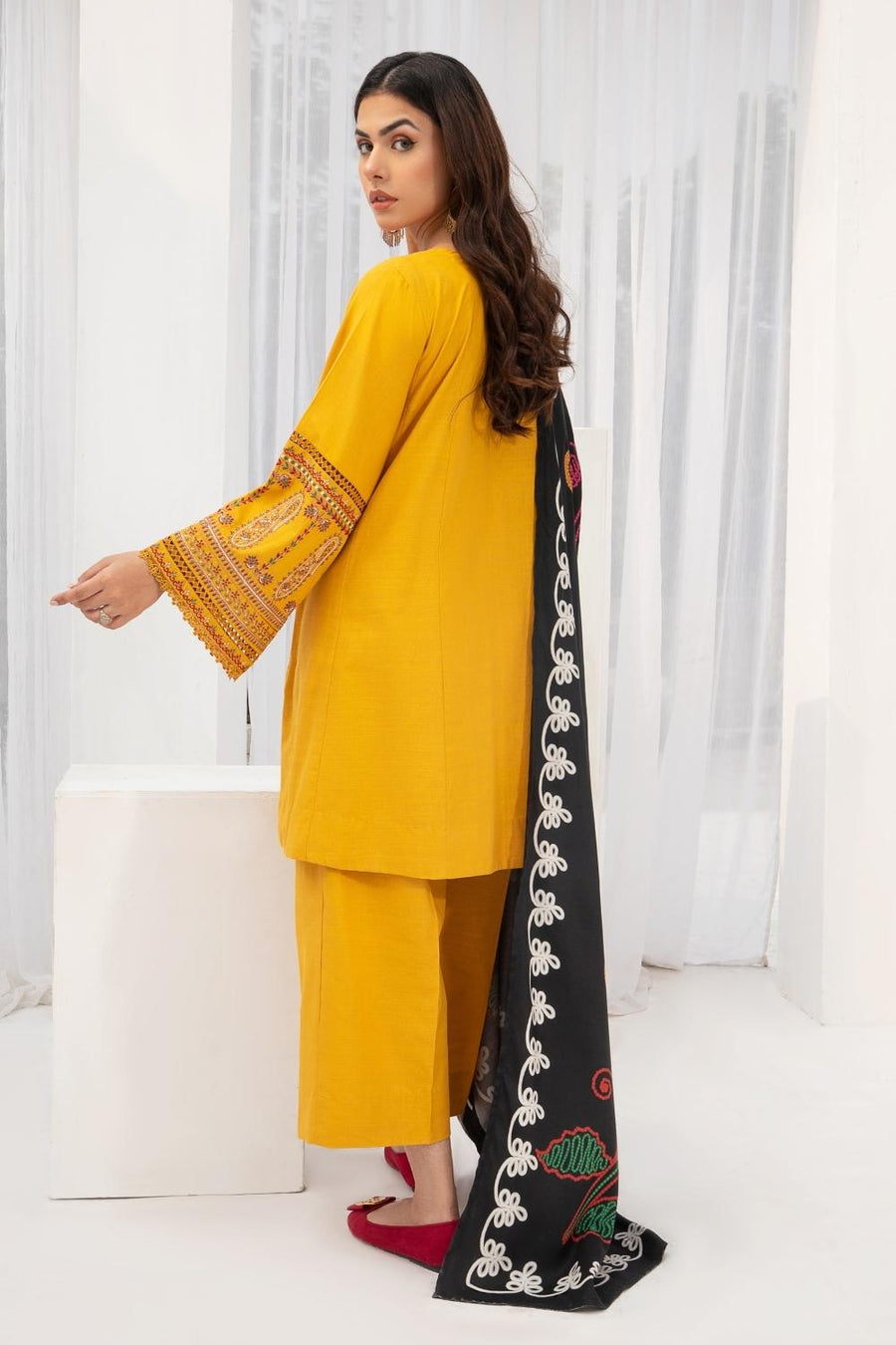 Ittehad Textiles Embroidered Khaddar Unstitched 3Pc Suit LF-EMKH-3P-2304