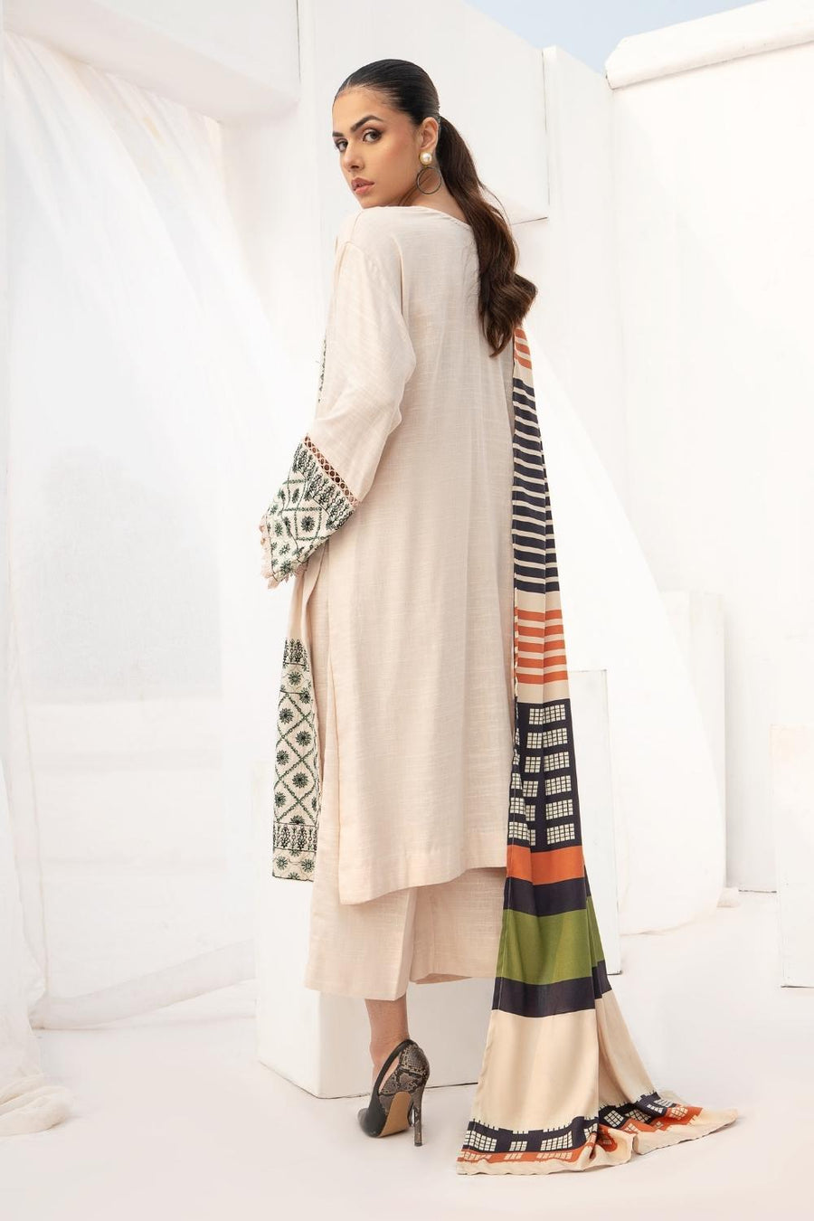 Ittehad Textiles Embroidered Khaddar Unstitched 3Pc Suit LF-EMKH-3P-2306