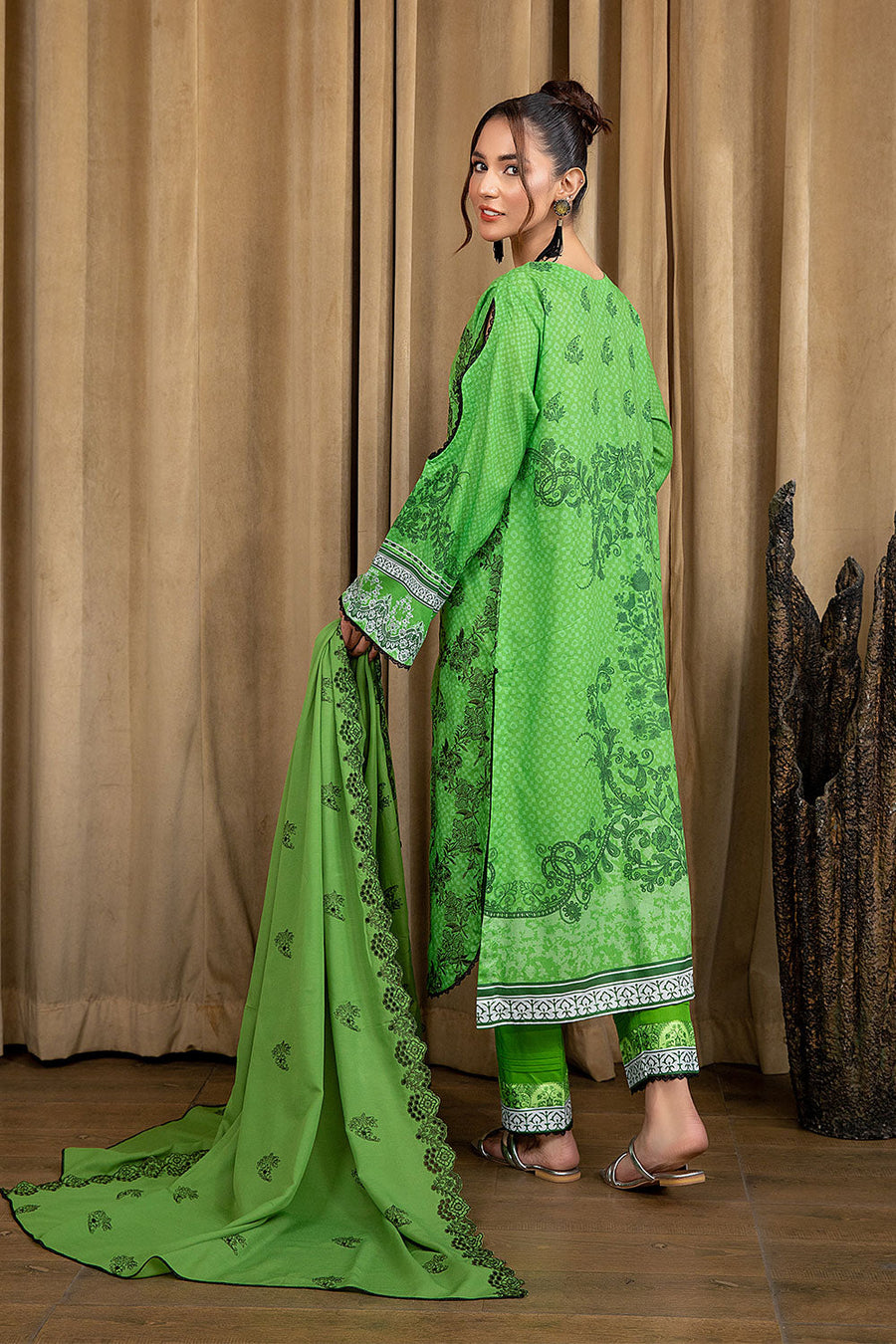Safwa Bliss Embroidered Lawn Unstitched 3Pc Suit SBL-07