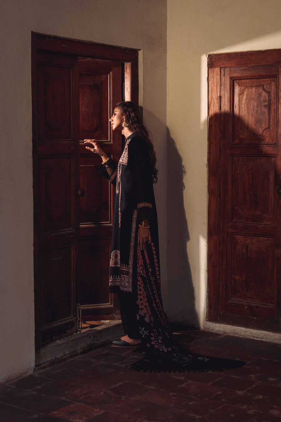 Nishat Sunehray Din Embroidered Karandi Unstitched 3Pc Suit - 42303029