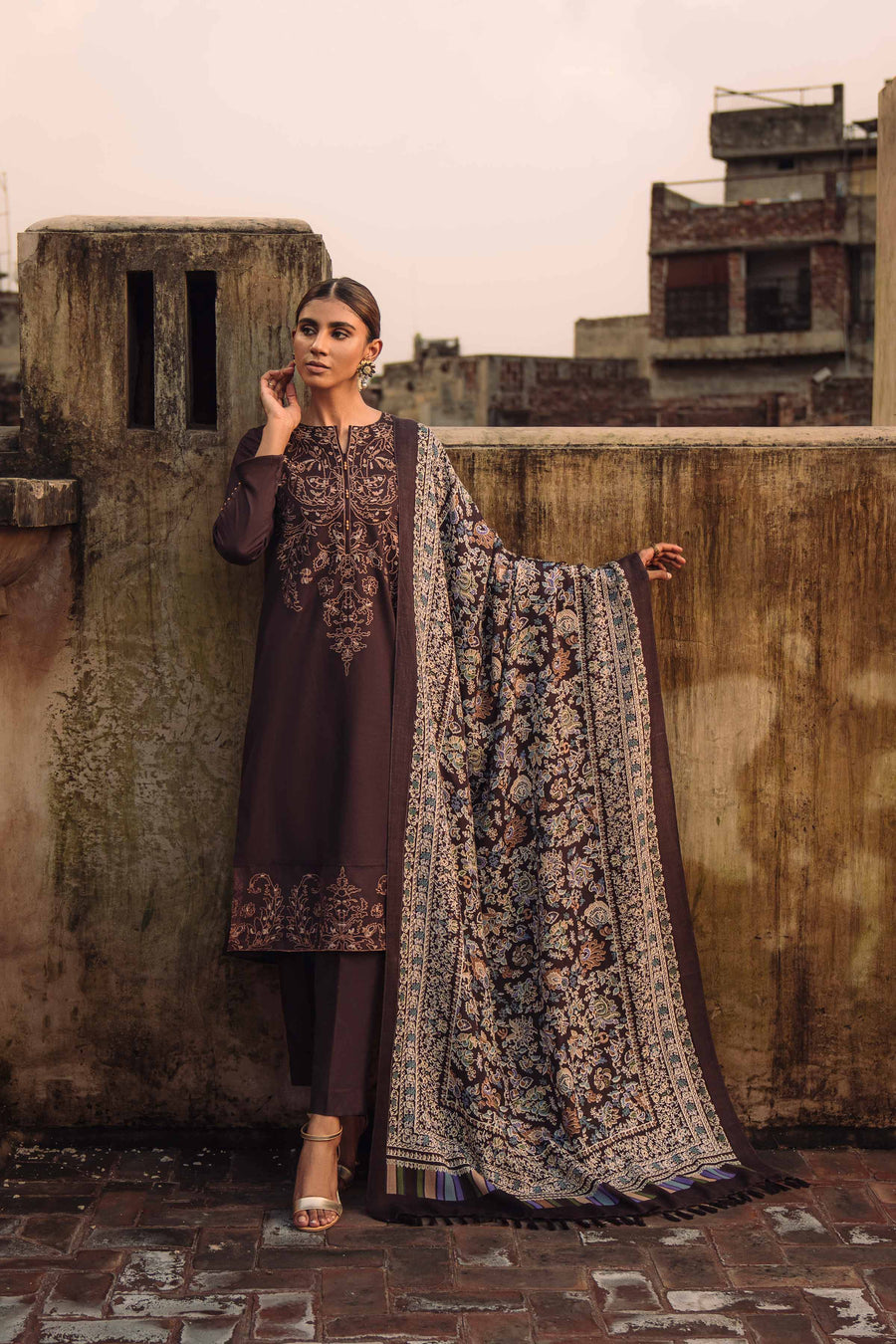 Nishat Sunehray Din Embroidered Karandi Unstitched 3Pc Suit - 42303031