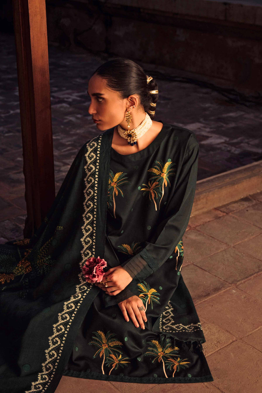Nishat Sunehray Din Embroidered Karandi Unstitched 3Pc Suit - 42303039