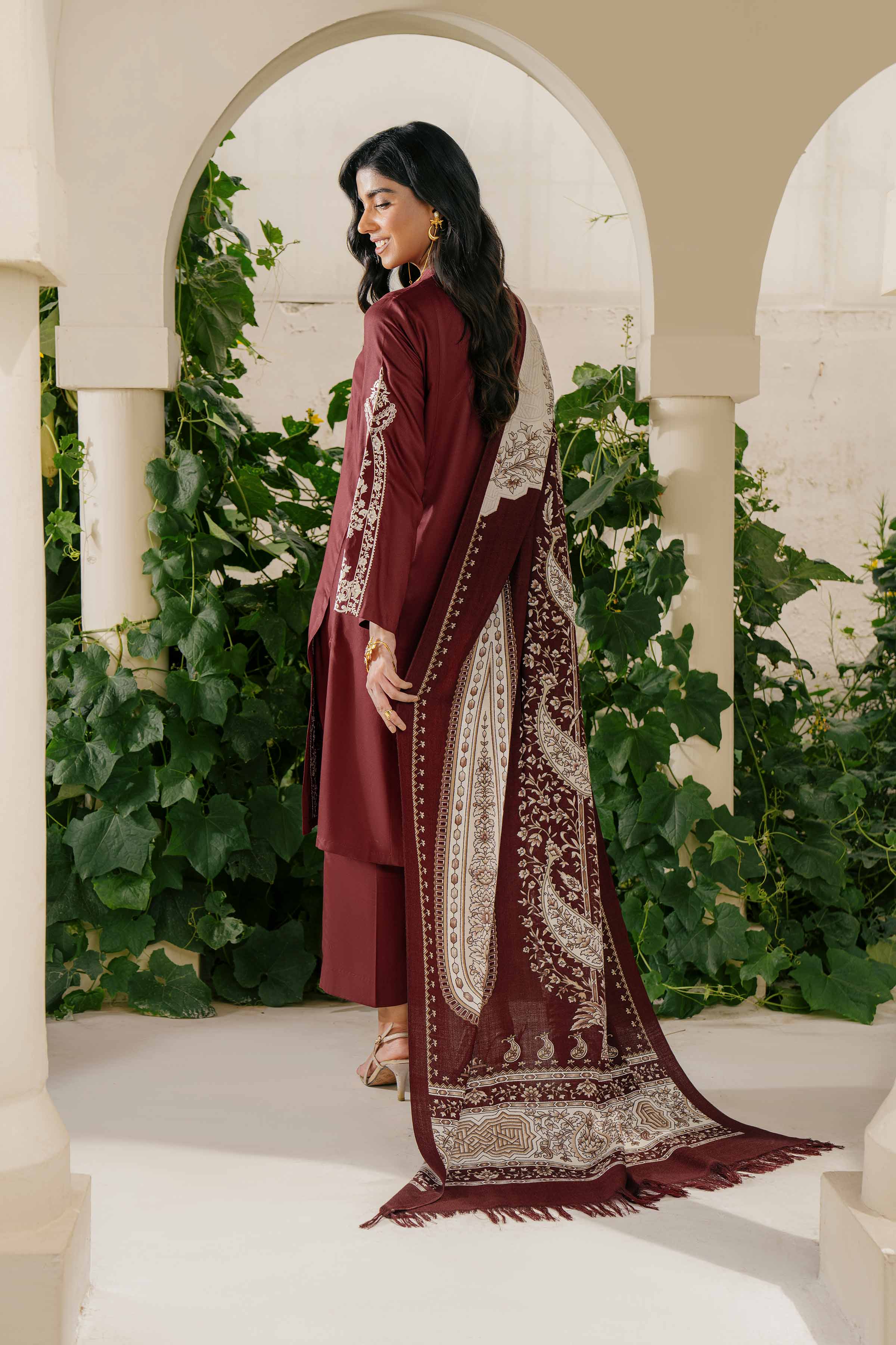 Embroidered Suit Nishat Shawls 2021 Nishat Linen Winter Formal Dresses Velvet Shawls Jackets 2026 Embroidered Suit Nishat Shawls 2021 Nishat Linen Winter Formal Dresses Velvet Shawls Jackets 2026