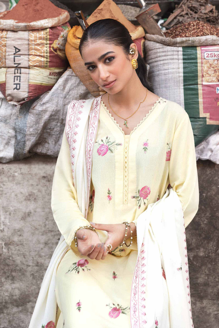 Nishat Sunehray Din Embroidered Karandi Unstitched 3Pc Suit - 42303064
