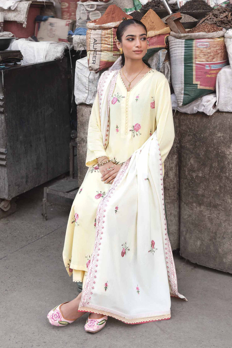 Nishat Sunehray Din Embroidered Karandi Unstitched 3Pc Suit - 42303064
