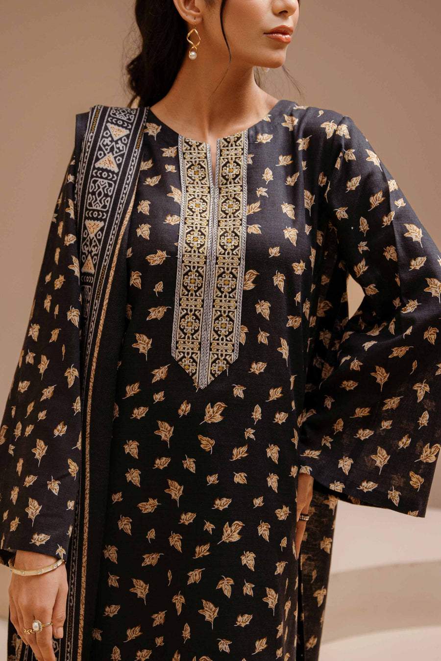 Nishat Sunehray Din Embroidered Khaddar Unstitched 3Pc Suit - 42303140