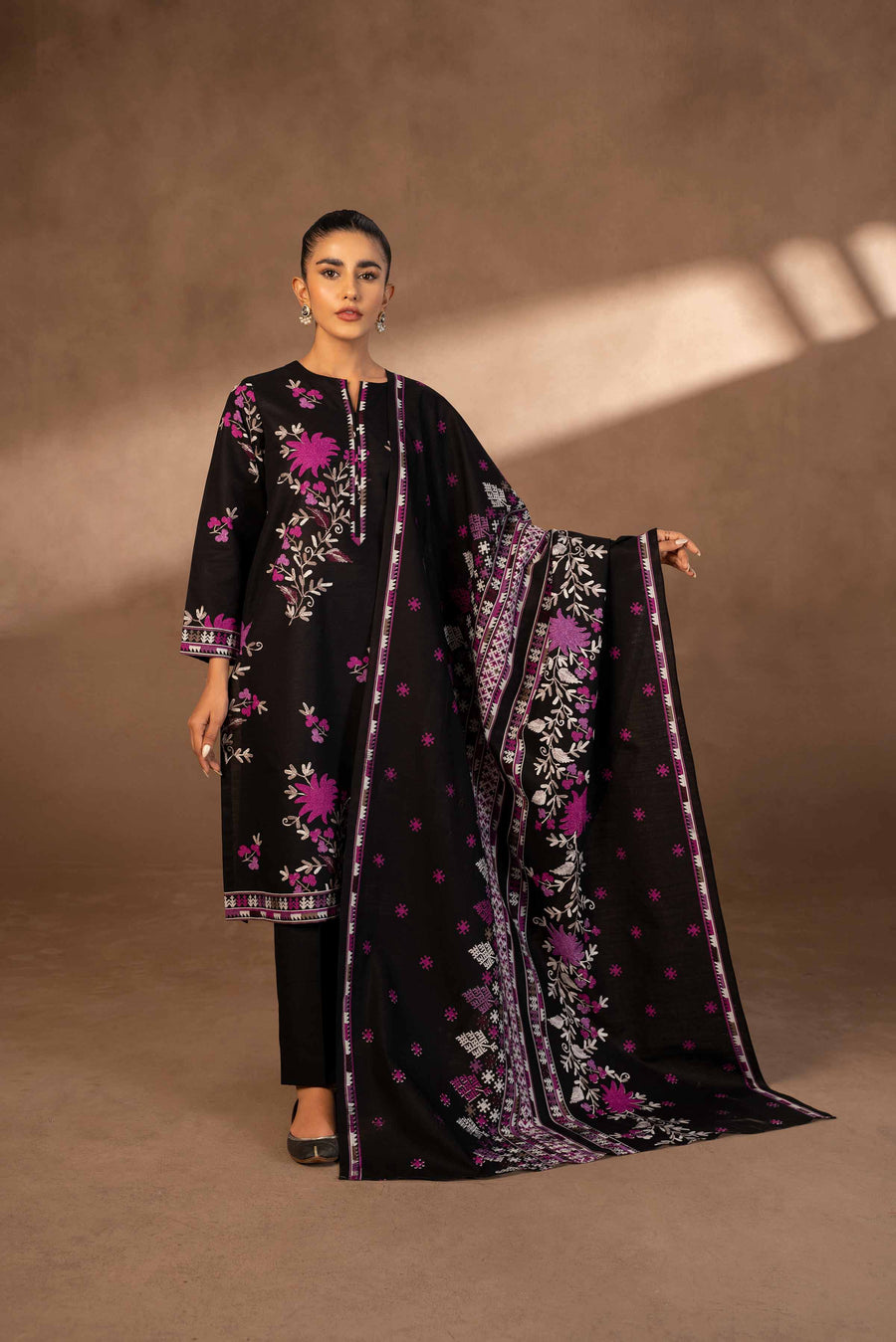 Nishat Sunehray Din Printed Khaddar Unstitched 3Pc Suit - 42306488