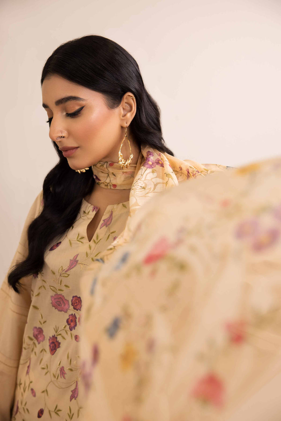 Nishat Spring it on Embroidered Cambric Unstitched 3Pc Suit - 42401039