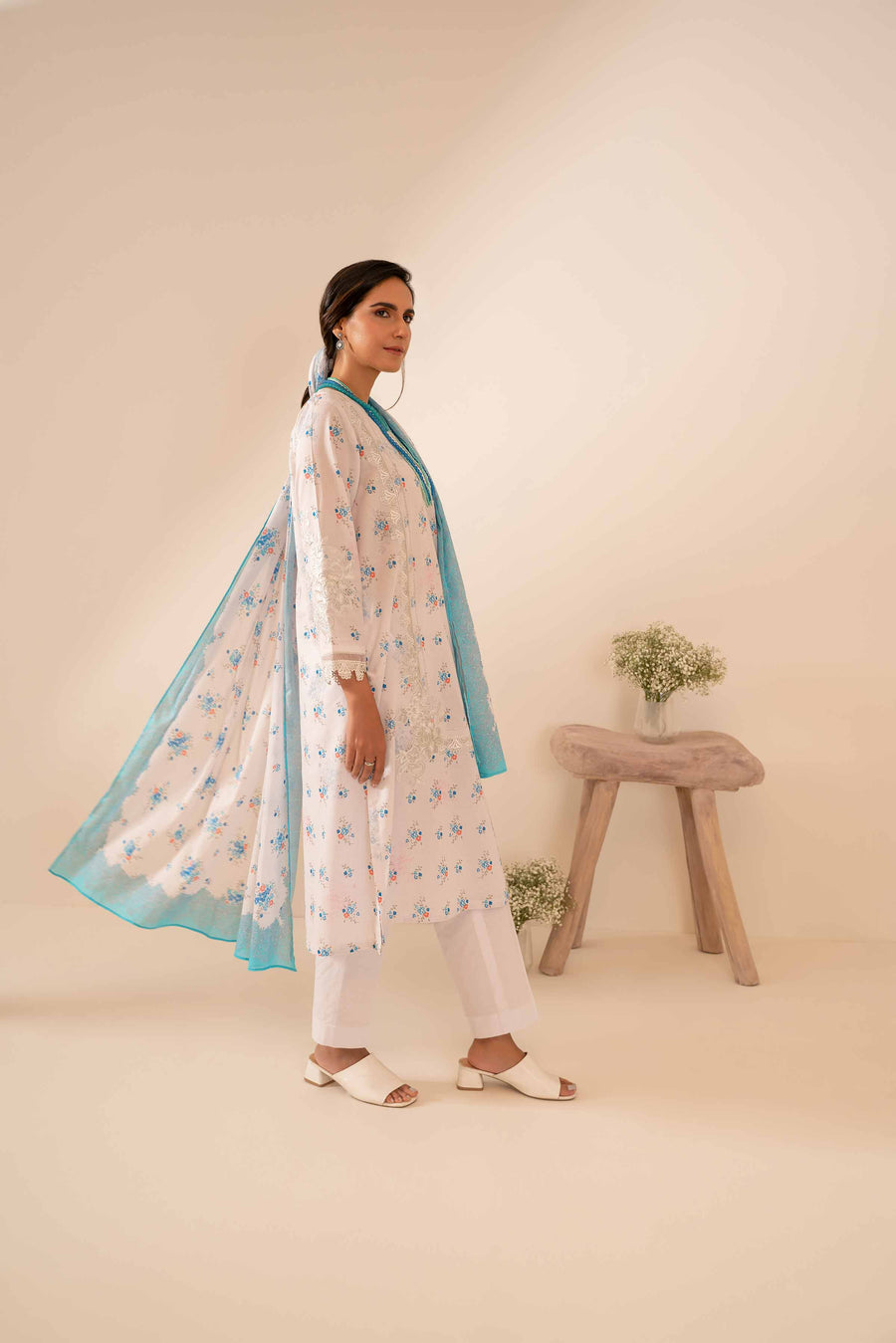 Nishat Summer Unstitched Embroidered Lawn 3Pc Suit - 42401046