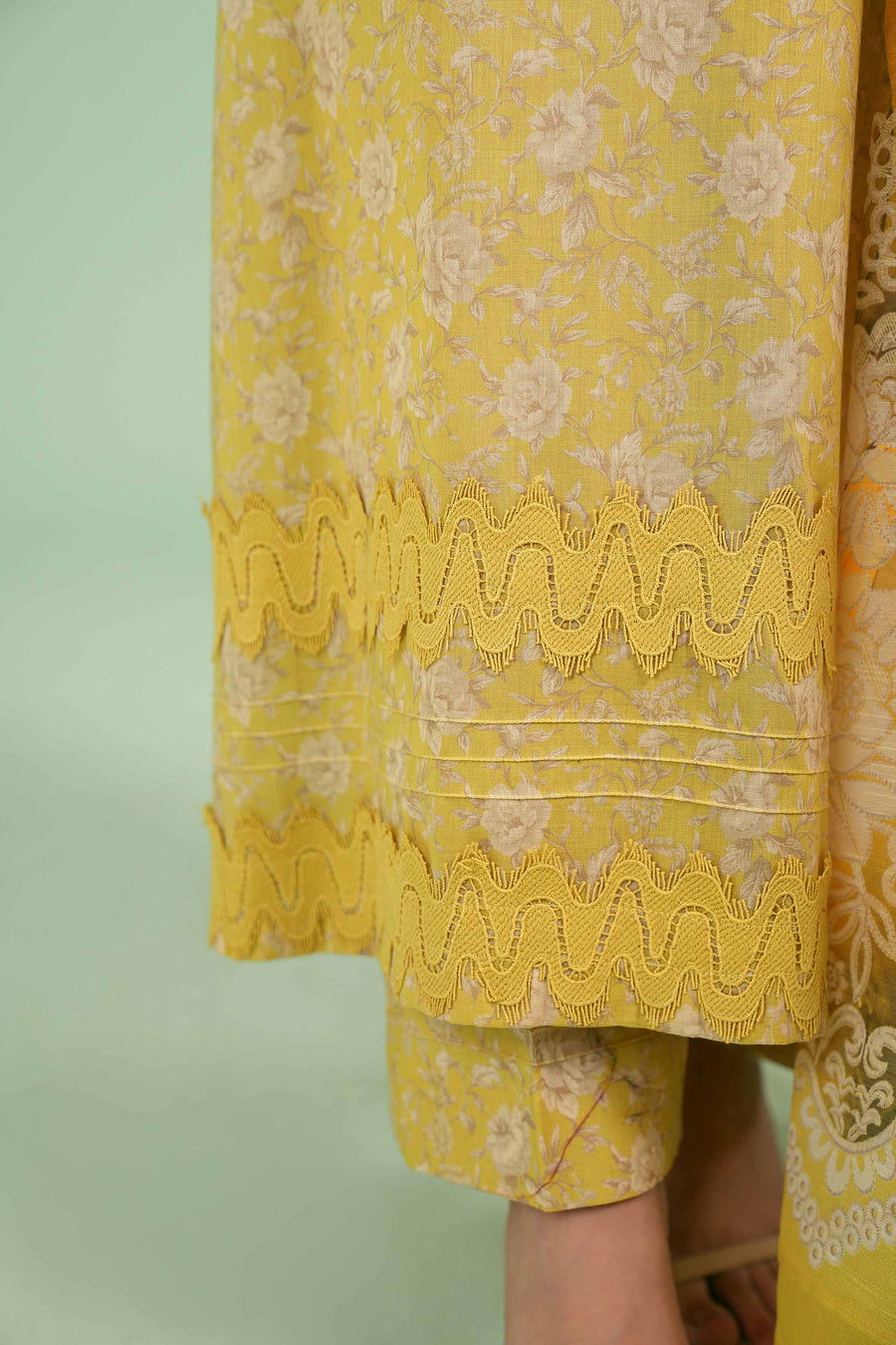 Nishat Festive Eid Printed Lawn Unstitched 3Pc Suit - 42401409