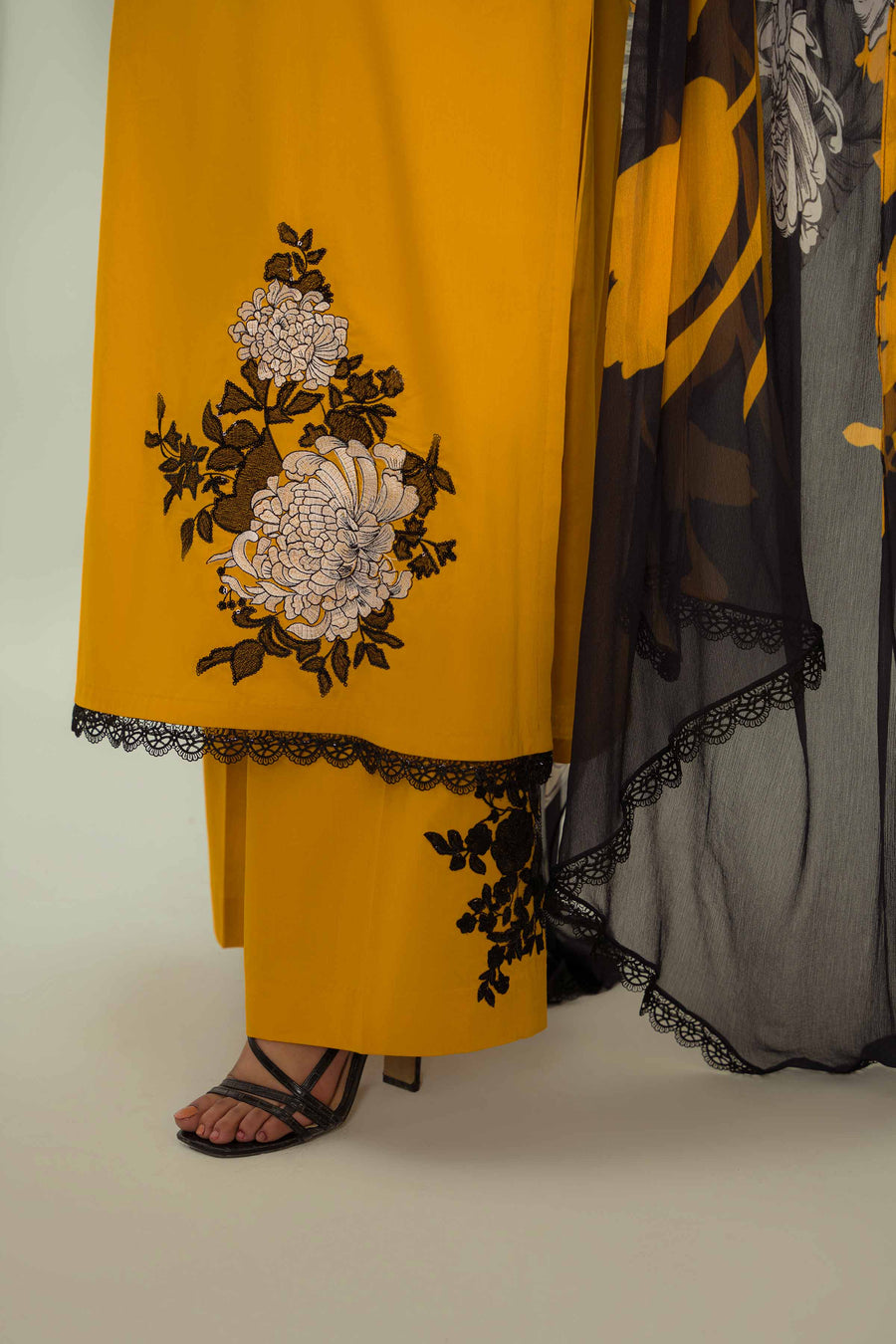 Nishat Festive Eid Embroidered Cambric Unstitched 3Pc Suit - 42401428