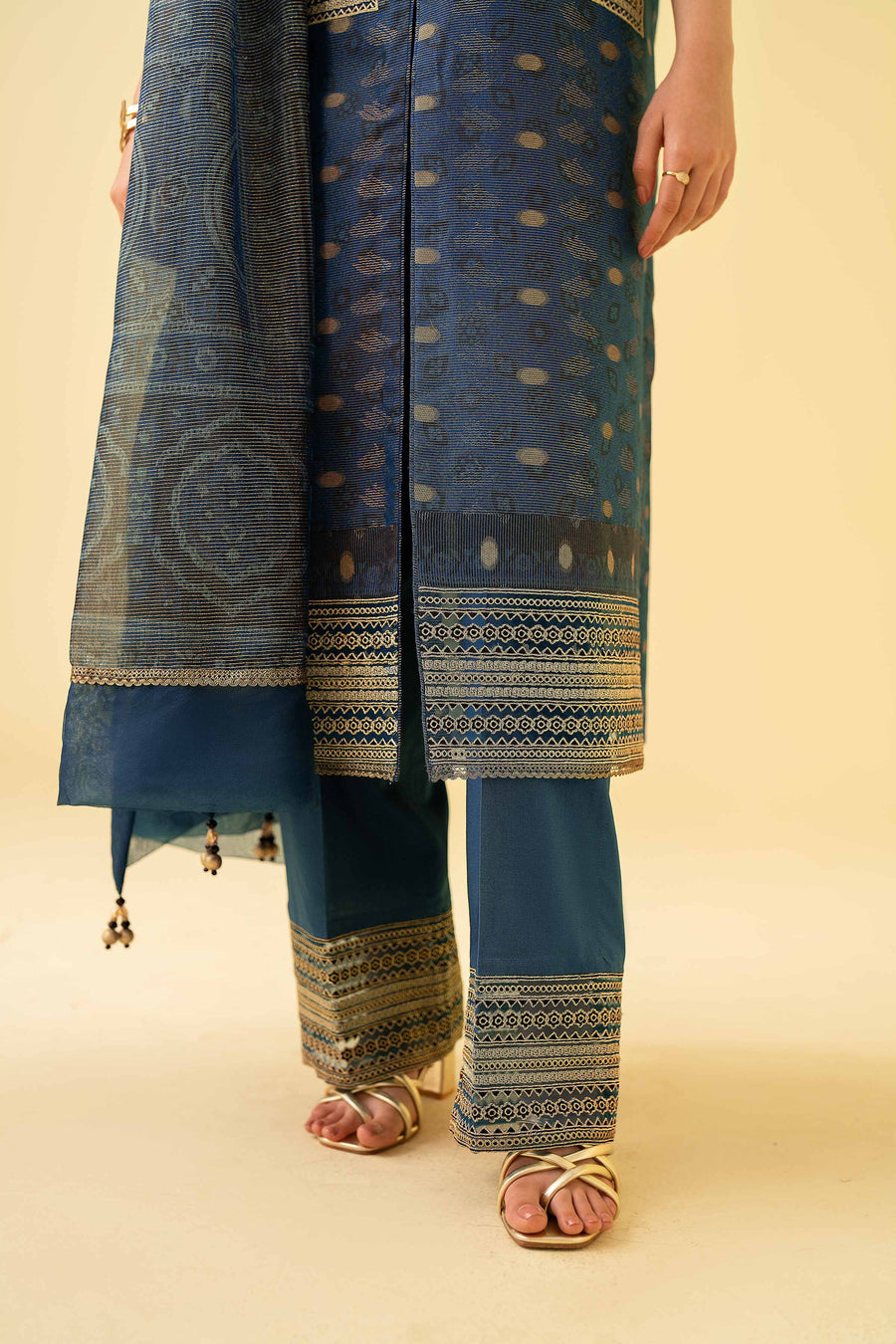 Nishat Festive Eid Embroidered Lawn Unstitched 3Pc Suit - 42401561
