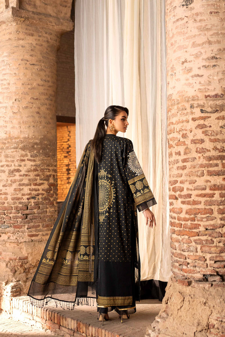 Nishat Summer Unstitched Embroidered Lawn 3Pc Suit - 42401892