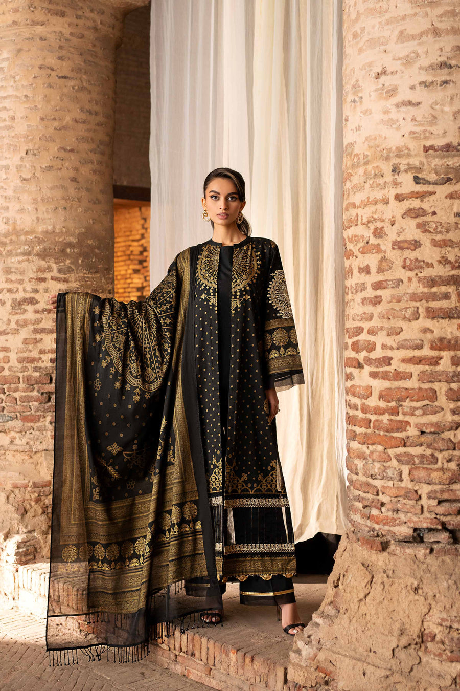 Nishat Summer Unstitched Embroidered Lawn 3Pc Suit - 42401892