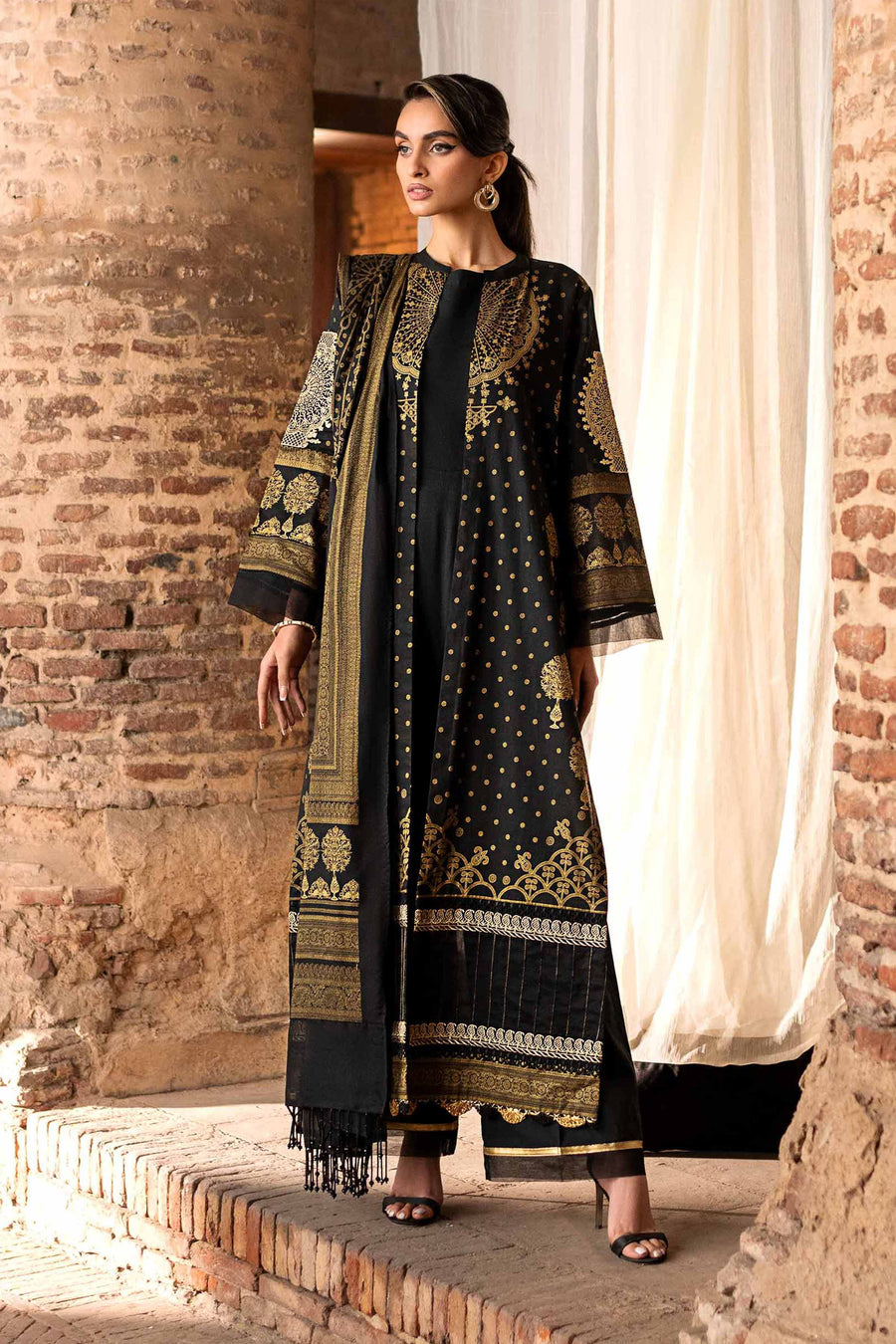 Nishat Summer Unstitched Embroidered Lawn 3Pc Suit - 42401892