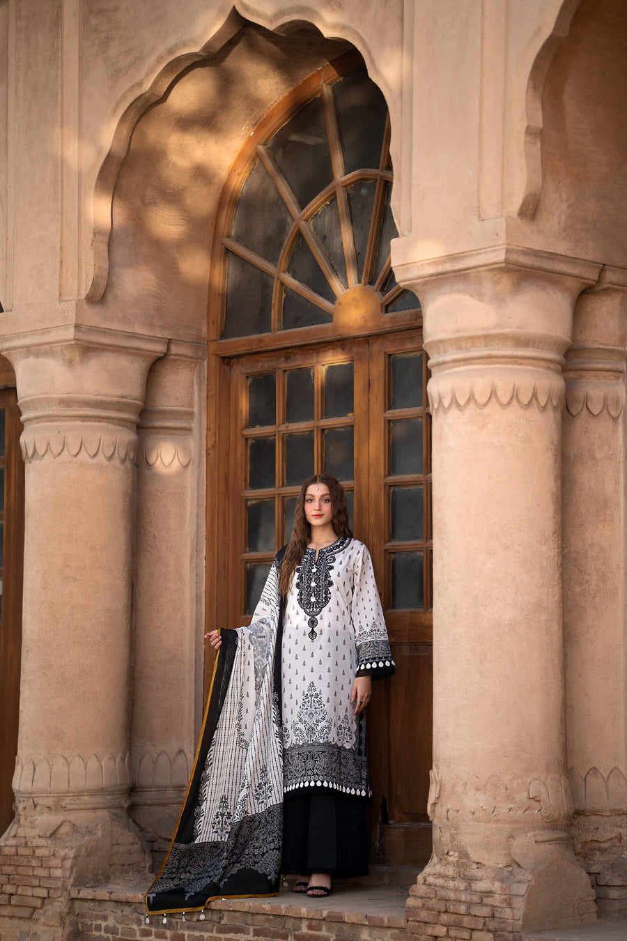 Nishat Summer Unstitched Embroidered Lawn 3Pc Suit - 42401896
