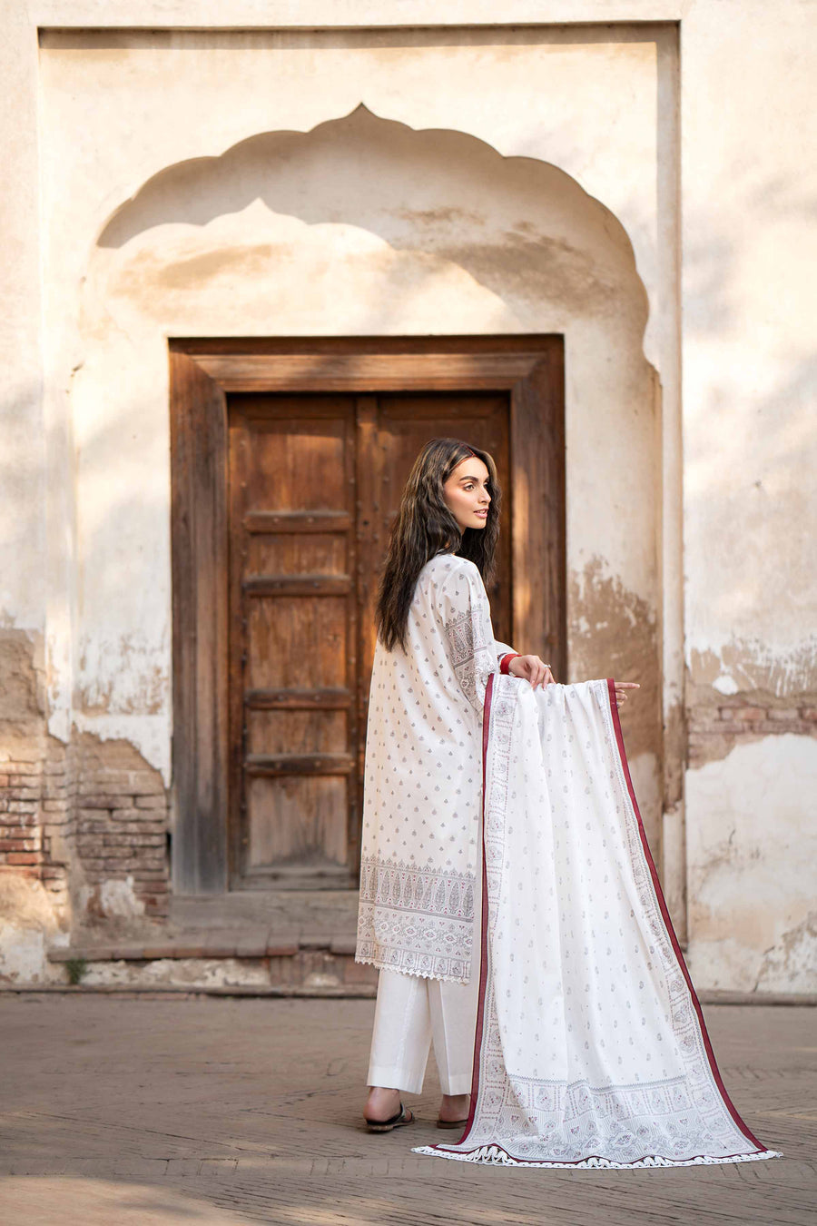 Nishat Summer Unstitched Embroidered Lawn 3Pc Suit - 42401900