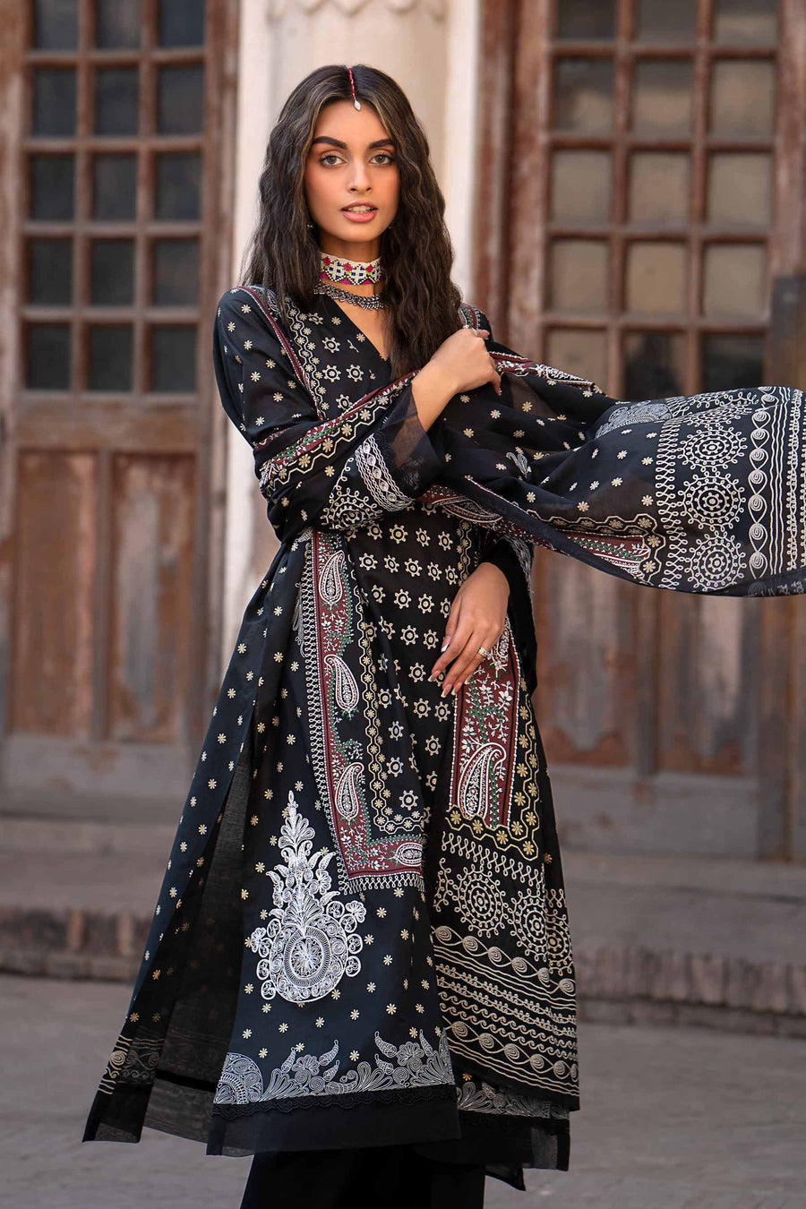 Nishat Summer Unstitched Embroidered Lawn 3Pc Suit - 42401903