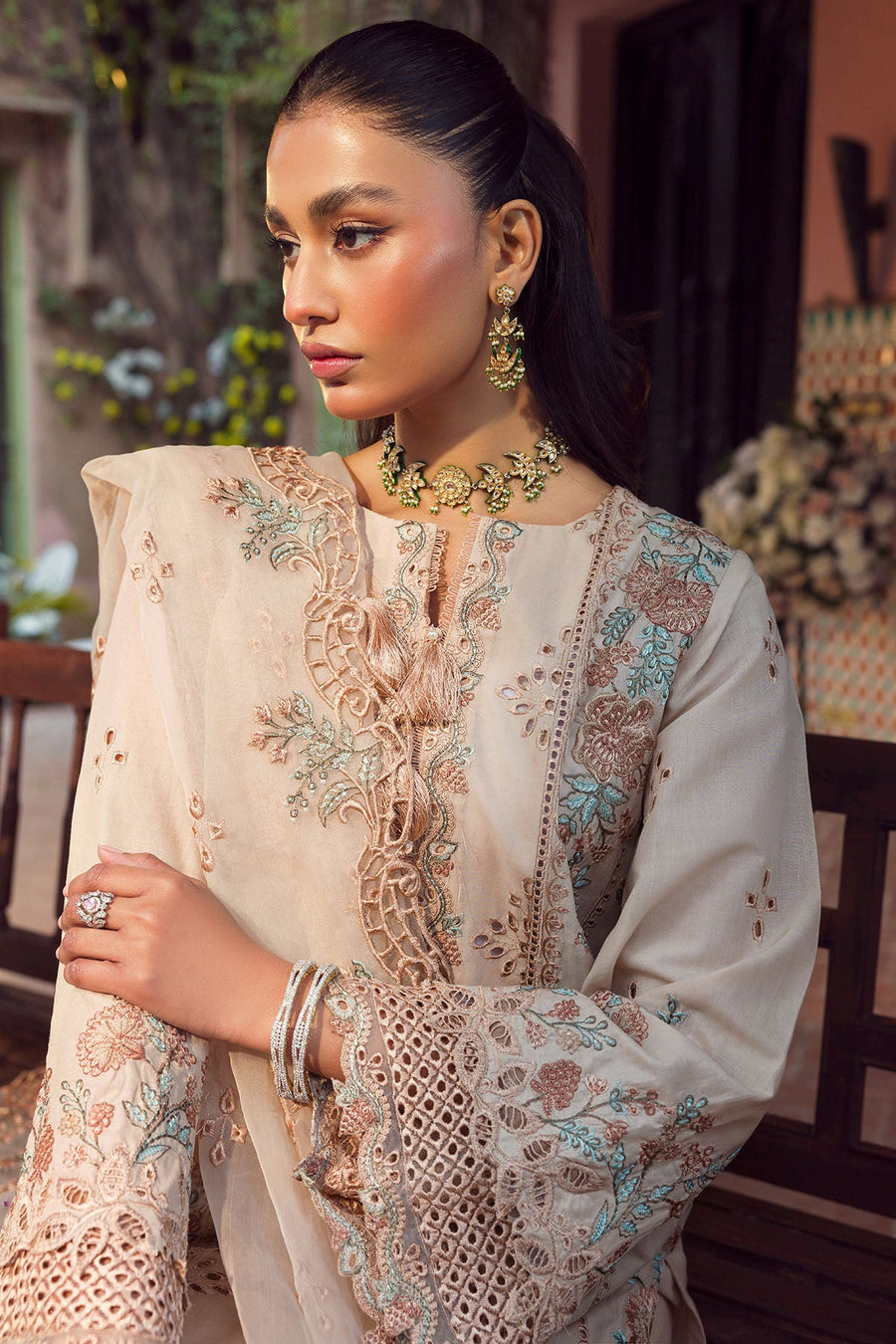 Motifz Premium Embroidered Lawn Unstitched 3Pc Suit 4426-JANNAT