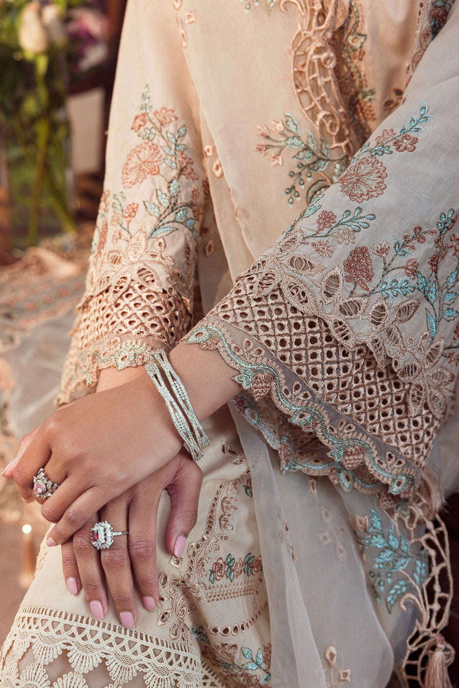 Motifz Premium Embroidered Lawn Unstitched 3Pc Suit 4426-JANNAT