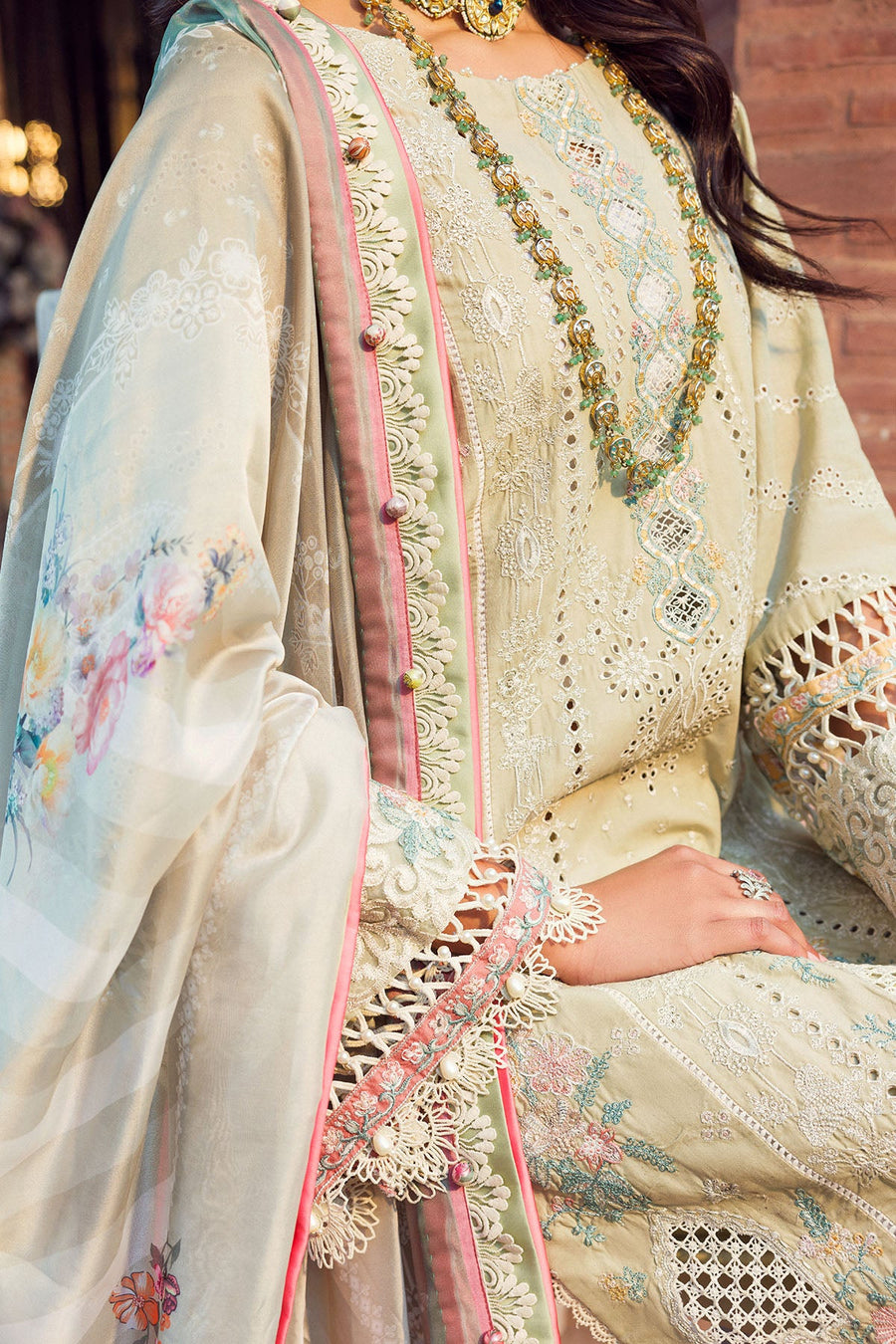 Motifz Premium Embroidered Lawn Unstitched 3Pc Suit 4427-ZAIB