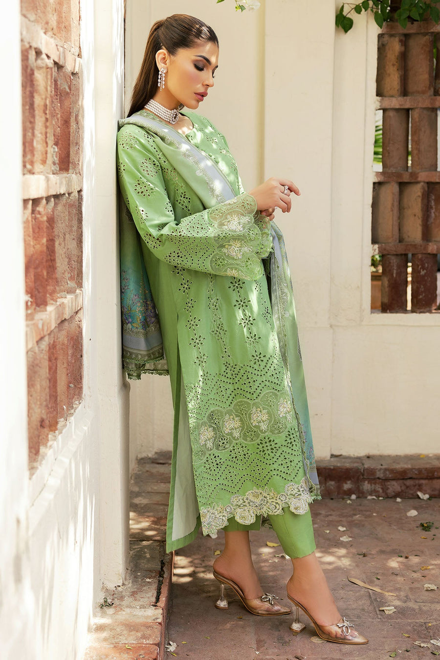 Motifz Premium Embroidered Lawn Unstitched 3Pc Suit 4704-KANWAL
