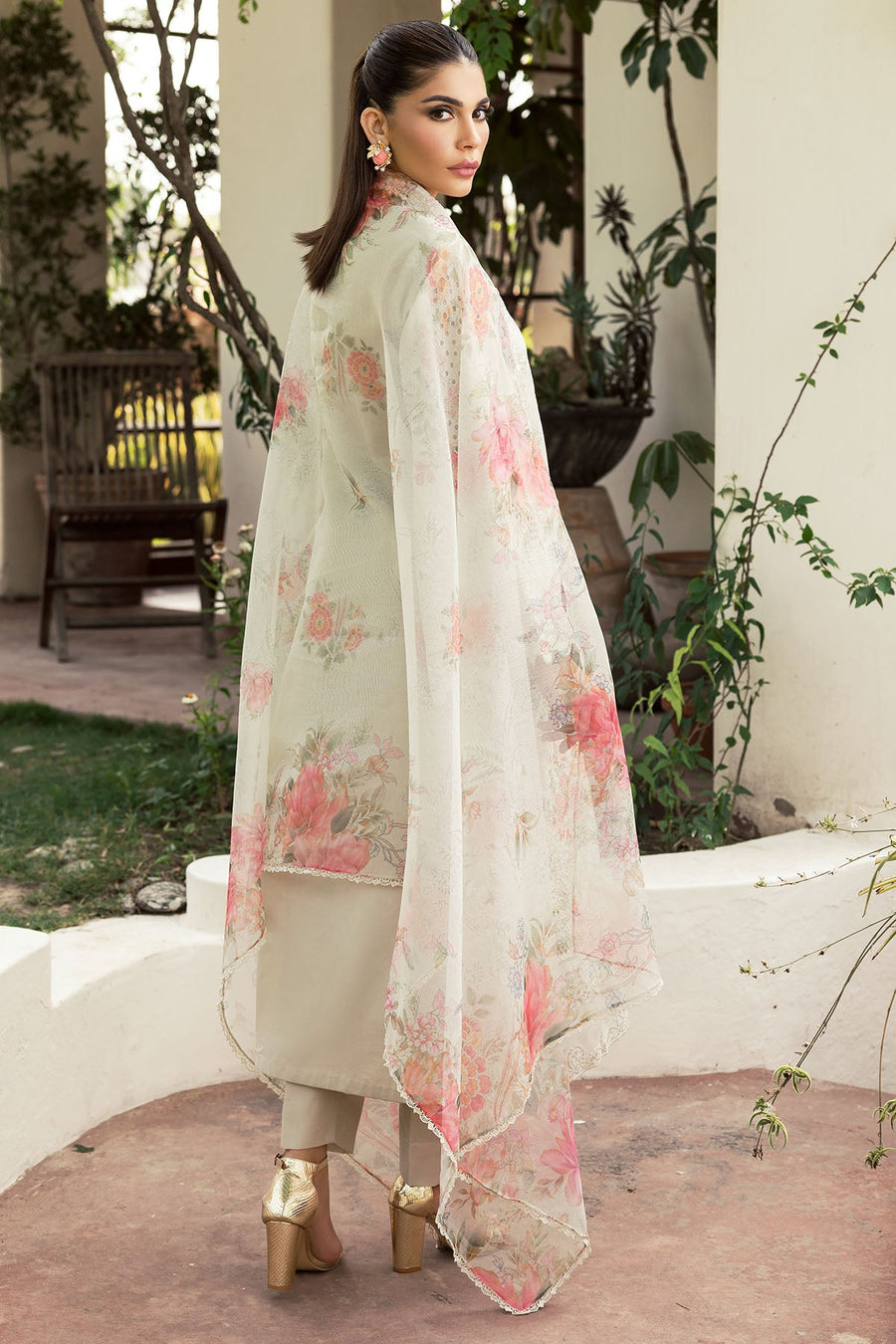 Motifz Premium Embroidered Lawn Unstitched 3Pc Suit 4706-AMRAH