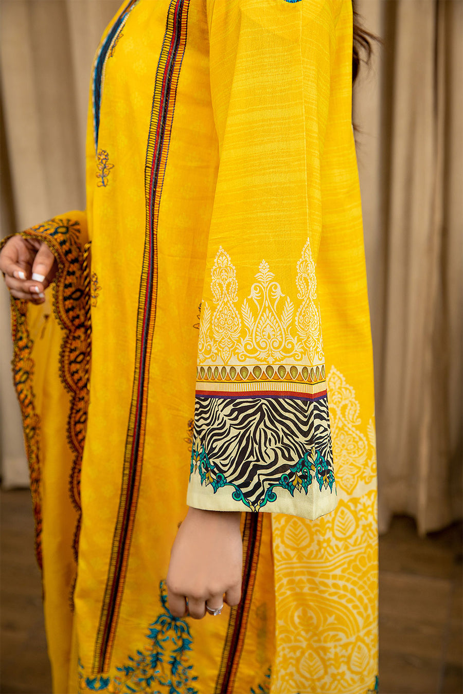 Safwa Bliss Embroidered Lawn Unstitched 3Pc Suit SBL-08