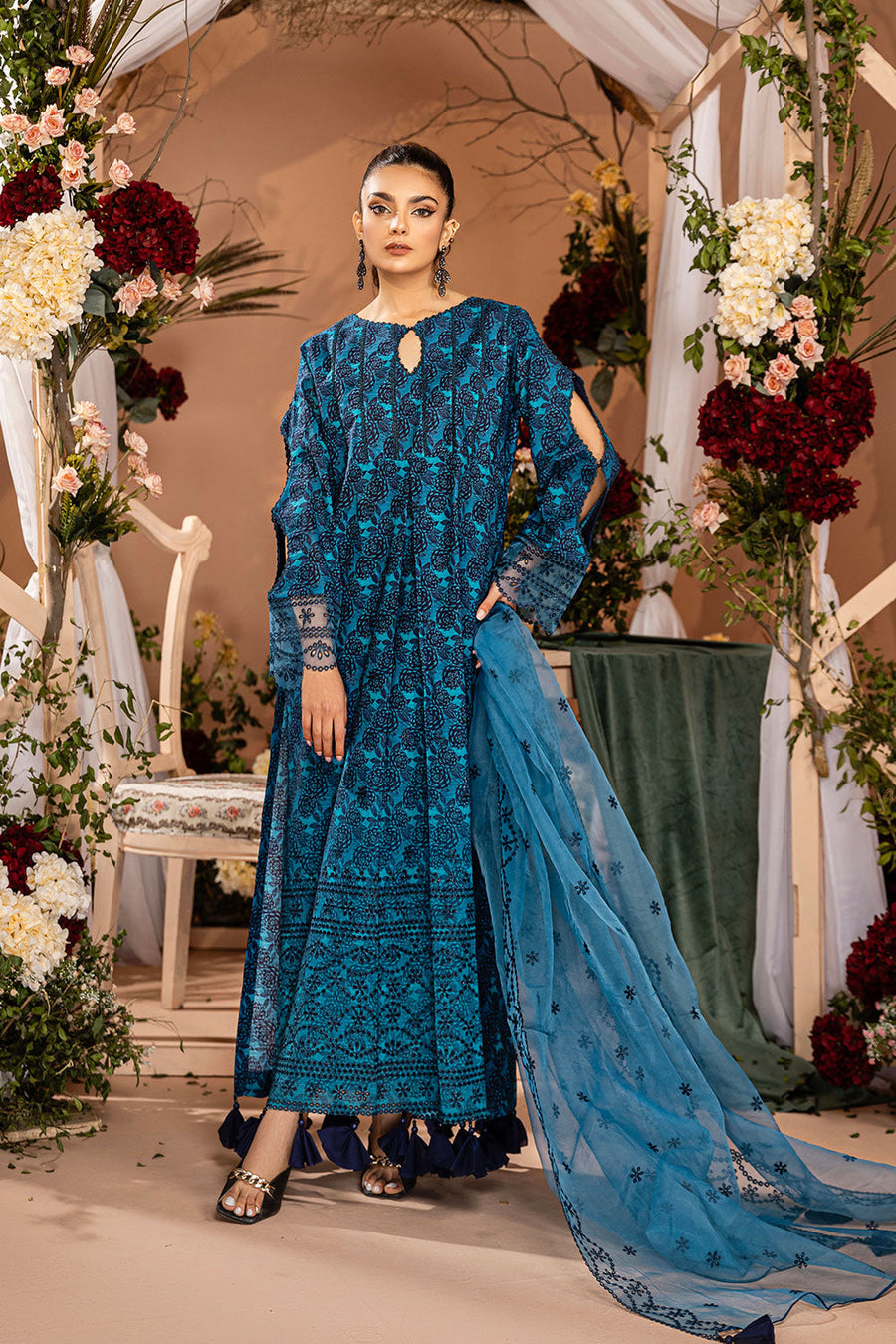 Safwa Greta Premium Embroidered Lawn Unstitched 3Pc Suit SGR-09