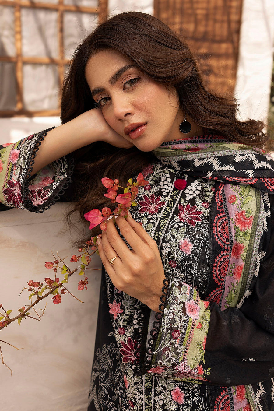 Motifz Umang Premium Embroidered Lawn Unstitched 3Pc Suit 5413-YAREN