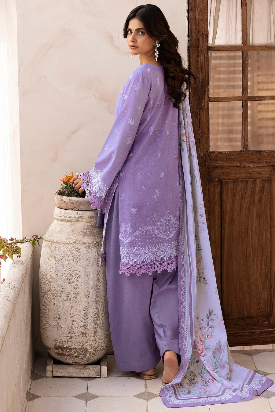 Motifz Umang Premium Embroidered Lawn Unstitched 3Pc Suit 5415-LEAH