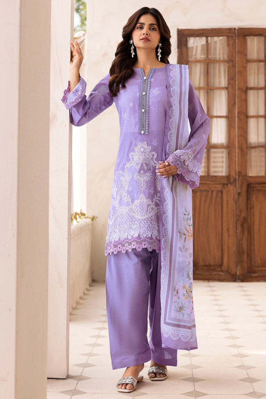 Motifz Umang Premium Embroidered Lawn Unstitched 3Pc Suit 5415-LEAH