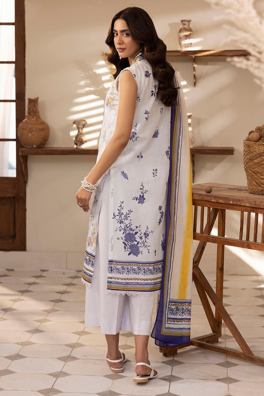 Motifz Umang Premium Embroidered Lawn Unstitched 3Pc Suit 5422-MABEL