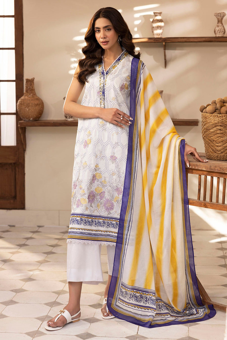 Motifz Umang Premium Embroidered Lawn Unstitched 3Pc Suit 5422-MABEL