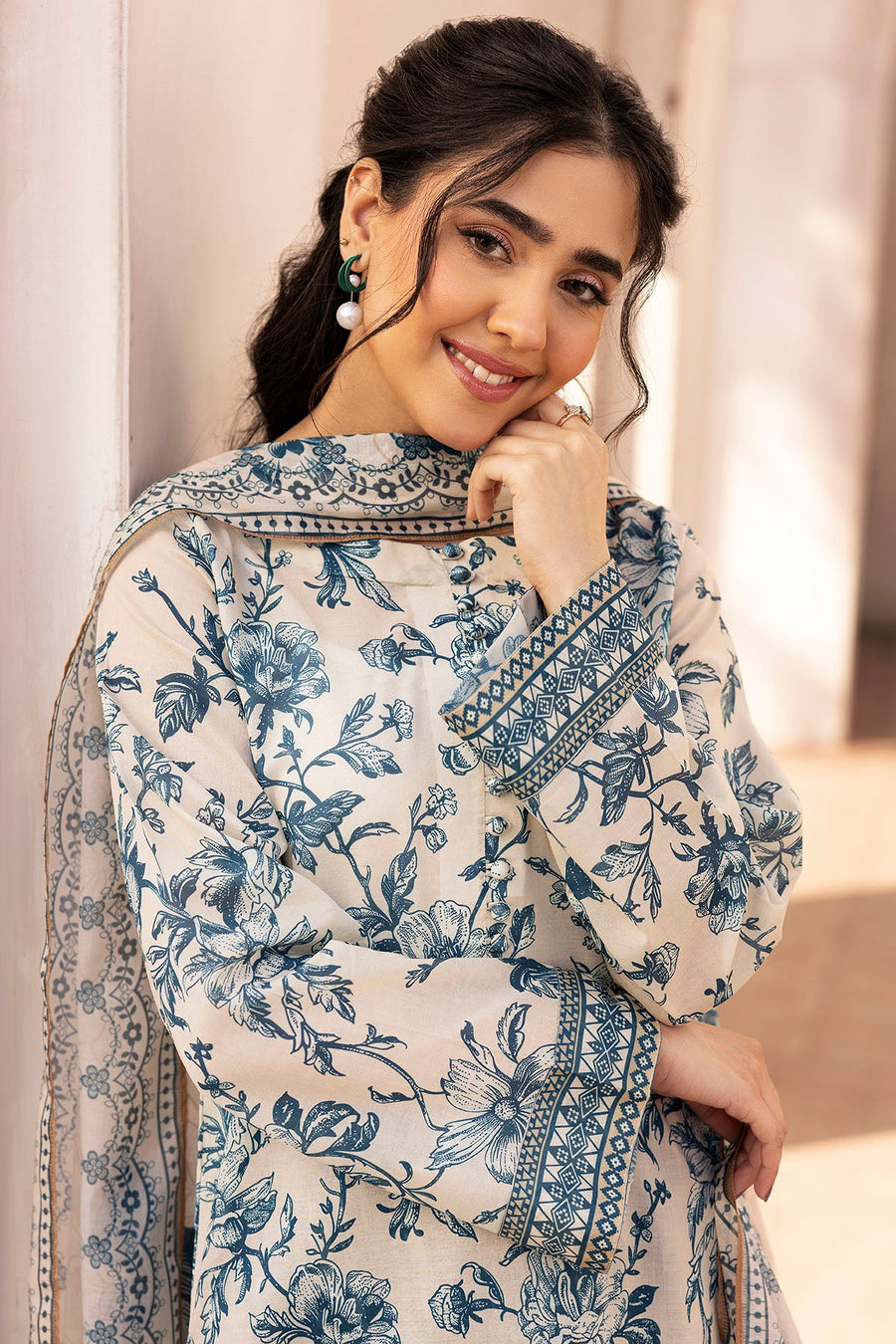 Motifz Rang Vol-04 Printed Lawn Unstitched 3Pc Suit 5518-GEMMA